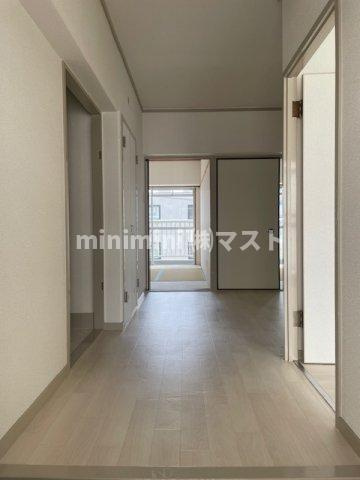 メゾンロイヤルの玄関