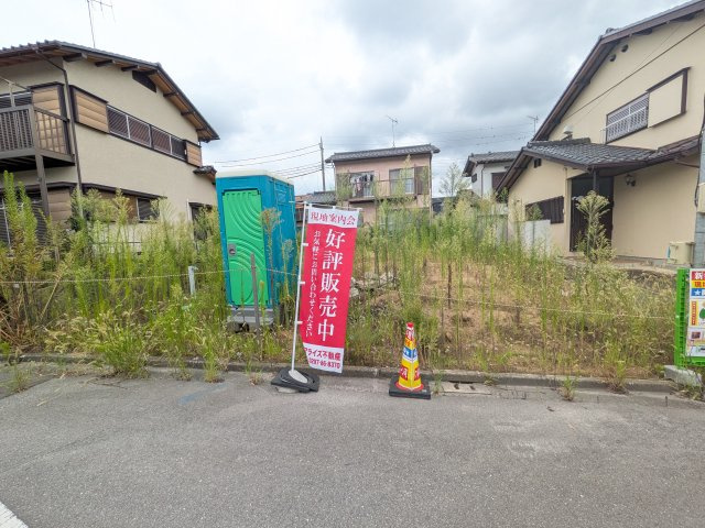 牛久市南　15期　新築戸建ての前面道路含む現地写真|陽当たりや敷地の広さをご確認できます！
本日のご見学も可能です♪
お気軽にお電話またはお問い合わせください。