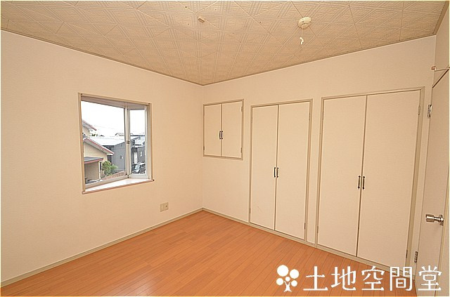 大平台戸建ての洋室