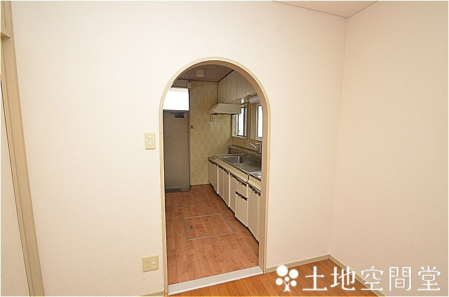 大平台戸建ての設備|勝手口からでて洗濯干しスペースああります。（裏庭）