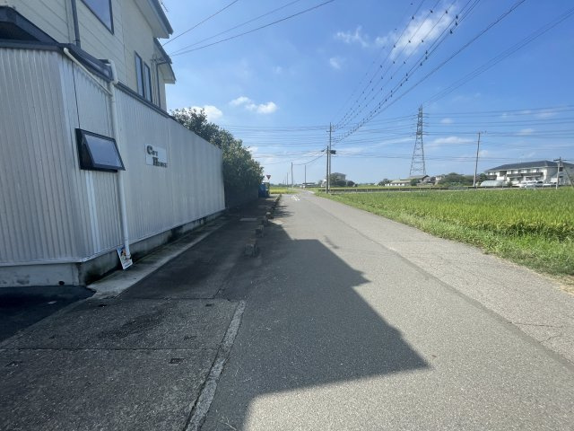 中古戸建・中古住宅　太田市成塚町　強戸小学校・強戸中学校の前面道路含む現地写真