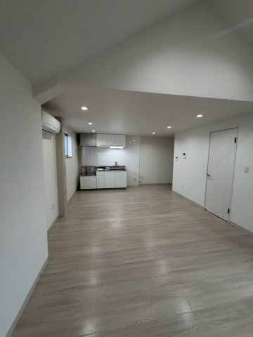 エルミ朝日の洋室