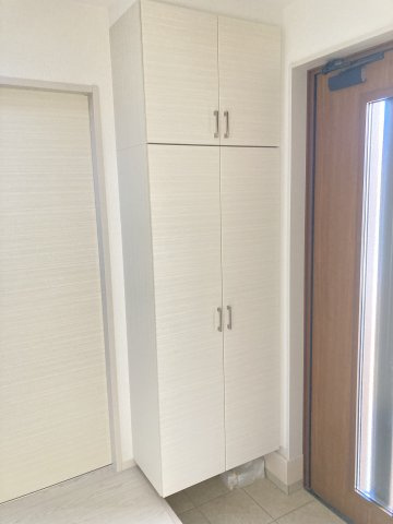 リガーレ　前橋市駒形町1期　新築住宅　1号棟の玄関|【イメージ画像】収納付きの玄関です
