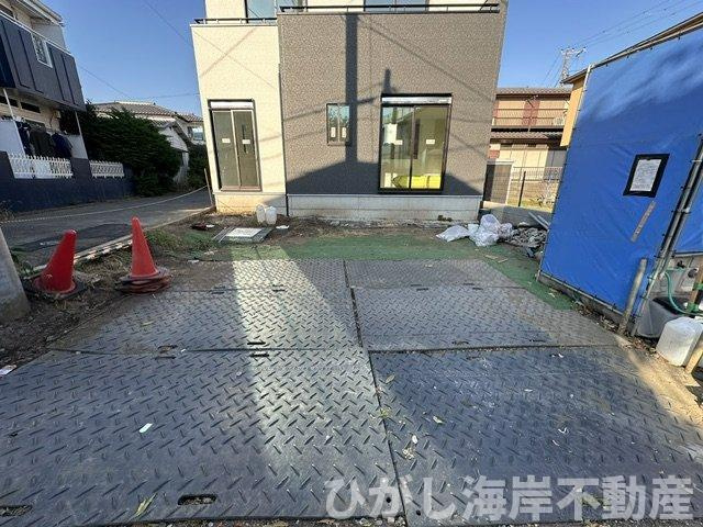 茅ヶ崎市香川２丁目　新築戸建の駐車場|10月9日撮影　工事中　駐車スペース
