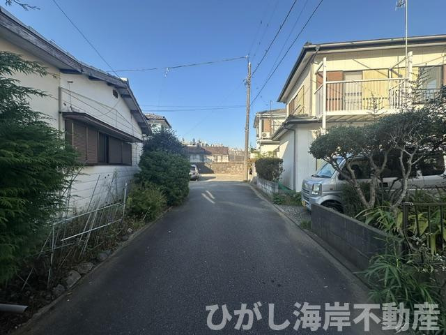 茅ヶ崎市香川２丁目　新築戸建の前面道路含む現地写真|10月9日撮影　建築中　現地外観