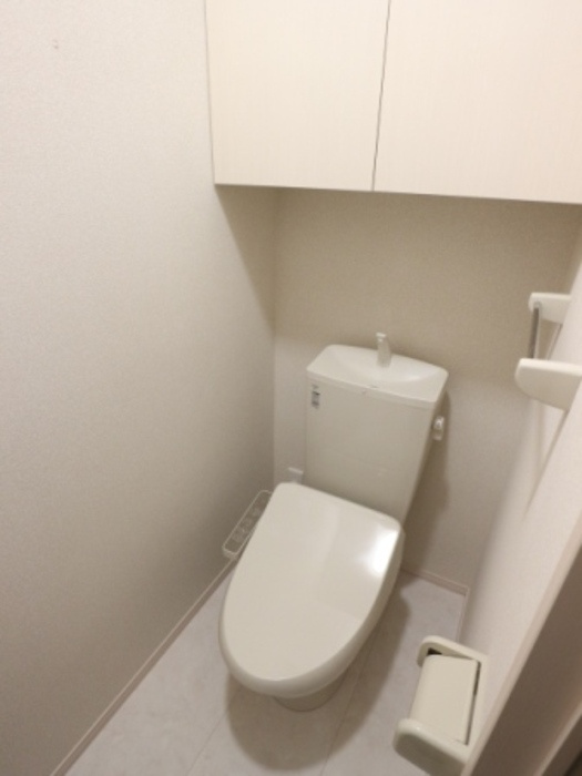 BLESS HOUSE柏西町Dのトイレ|ゆったりとした空間のトイレです