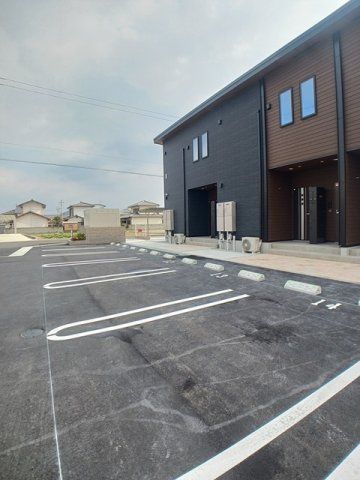 カーサ　シトラス仏生山Ⅱの駐車場|カースペースがあります