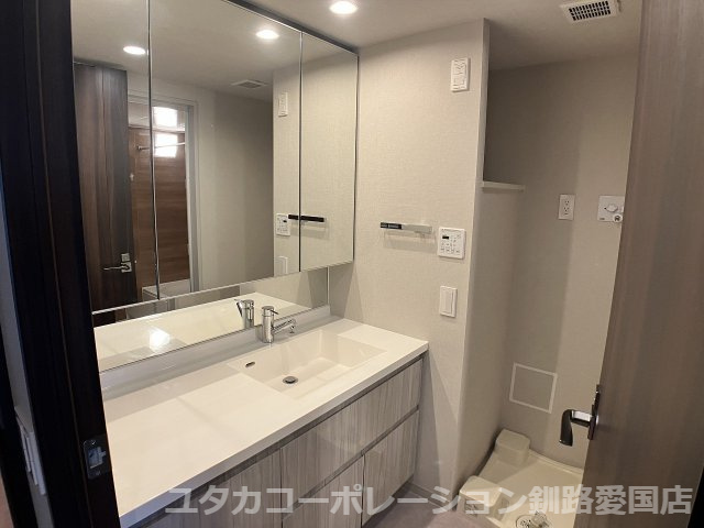 【独立洗面台】 | デュオヒルズ釧路 | 独立洗面台、朝の身支度には欠かせません