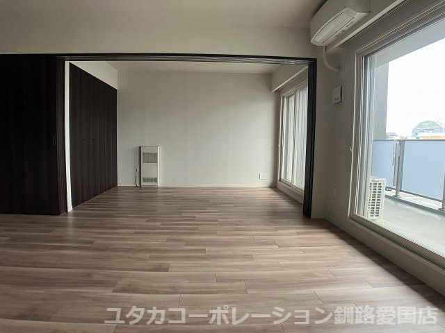 【居間・リビング】 | デュオヒルズ釧路 | ゆったりとしたリビングです