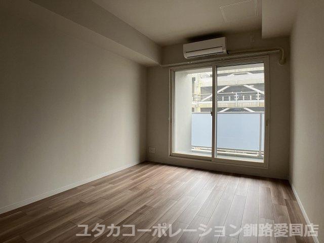 【洋室】 | デュオヒルズ釧路 | 落ち着いた色調の洋室です