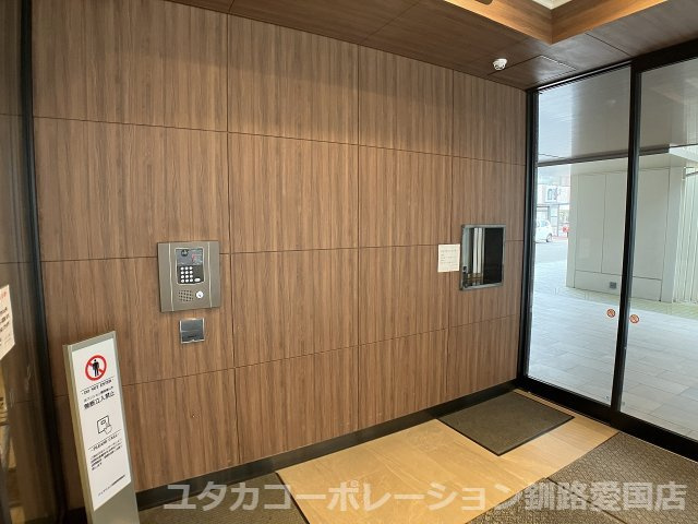 【その他共用部分】 | デュオヒルズ釧路 | 共有玄関は暗証番号で開けるセキュリティーがかかってて安心です