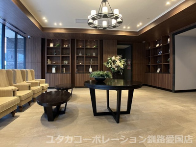 【その他共用部分】 | デュオヒルズ釧路 | 落ち着いたエントランスです
