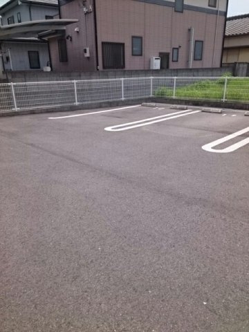 ヴィオラハウスＨａＭａ　Ⅱの駐車場|駐車場があるので、車を買う予定の方も安心です