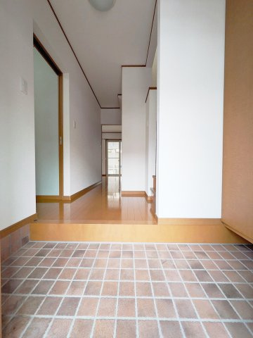 東野タウンハウスの玄関
