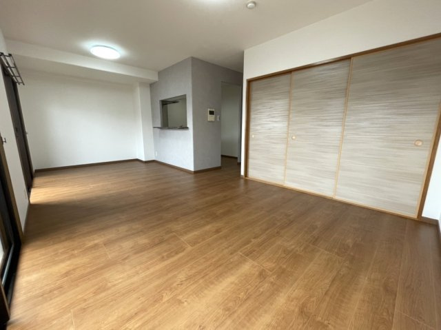 アルファパーク屋島壱番館の居間・リビング