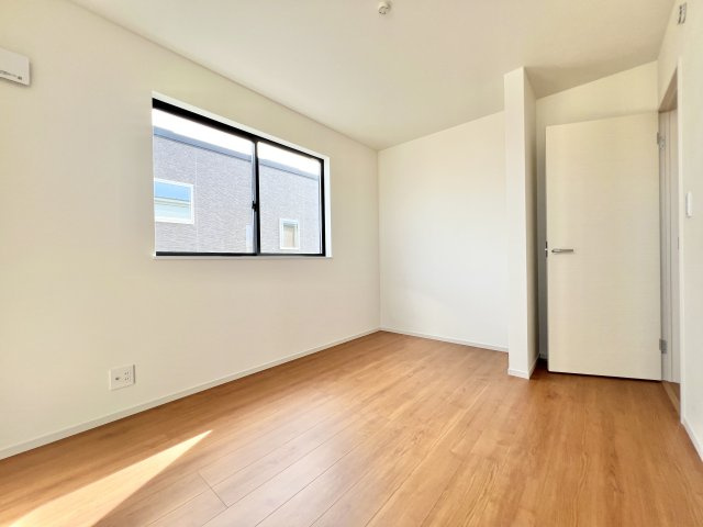 中央区 篠原町 1期(3棟)の洋室|6.0帖のもう一つのお部屋になります。お子様のお部屋にピッタリですよ♪