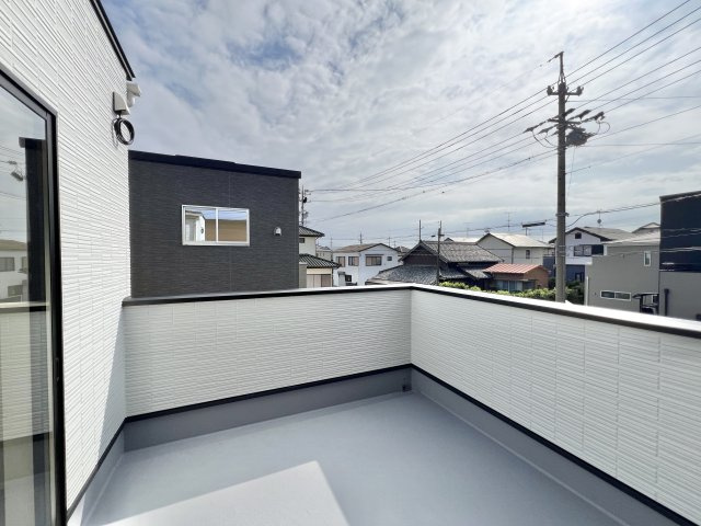 中央区 篠原町 1期(3棟)のバルコニー|こちらはバルコニーになります。晴れた日は、気持ちの良い風が通り抜けます。