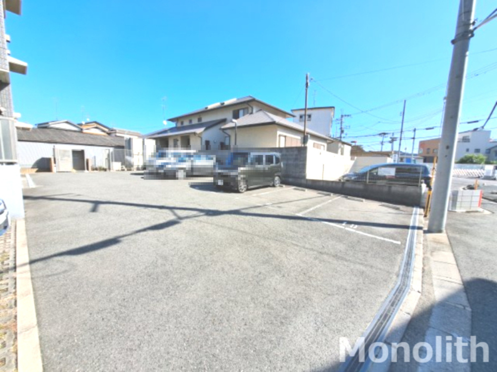 パルティールⅢの駐車場