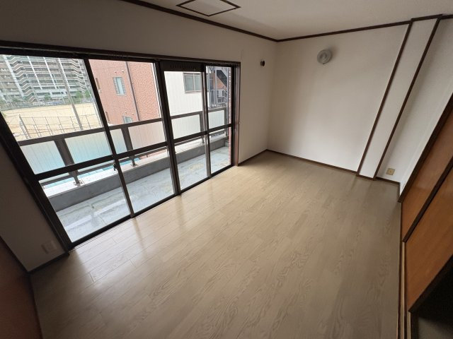 マンション中出の居間・リビング