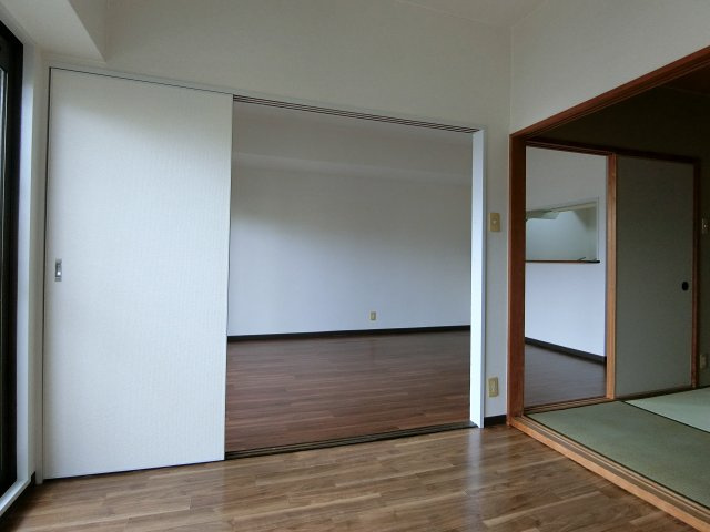 【洋室】 | グリーングラス久米田