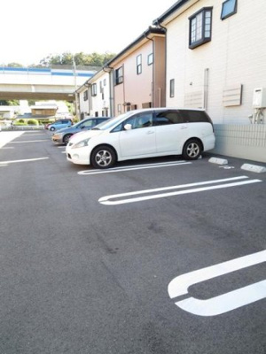 【駐車場】 | アンジュールＢ | 駐車場に車を止められます