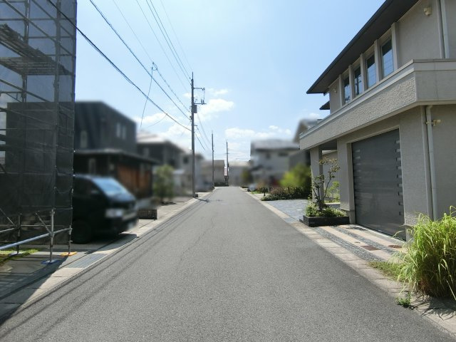 米子市上福原中古住宅の前面道路含む現地写真