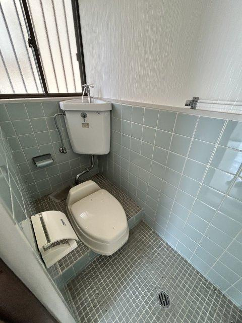 志染町西自由が丘2丁目戸建のトイレ