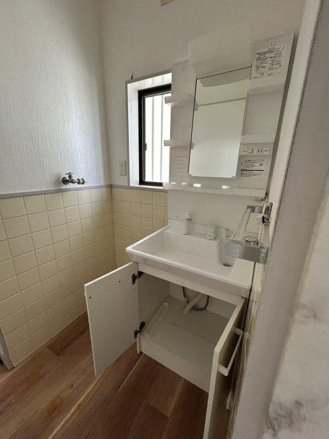 志染町西自由が丘2丁目戸建の洗面所