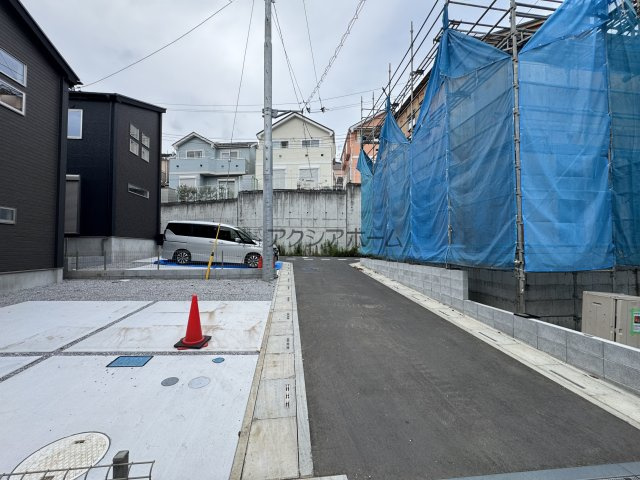 入間市高倉5丁目・全15棟　新築一戸建　4号棟の前面道路含む現地写真