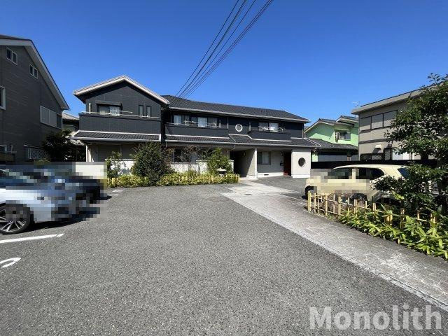 シャーメゾン美央の駐車場