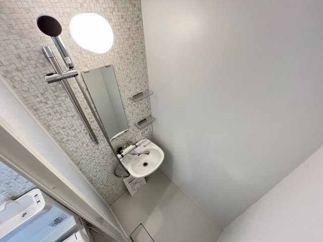 【シャワールーム】