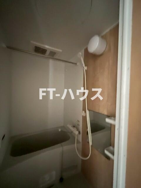 ラパン大久保の浴室