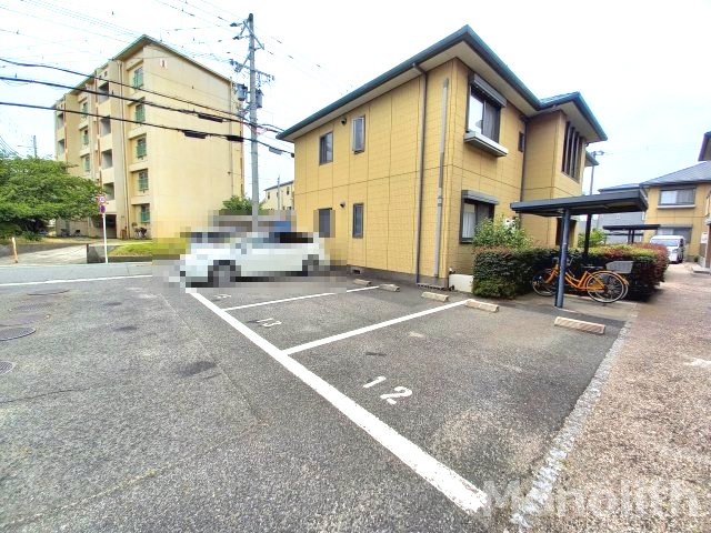 サンメゾンさつきの駐車場