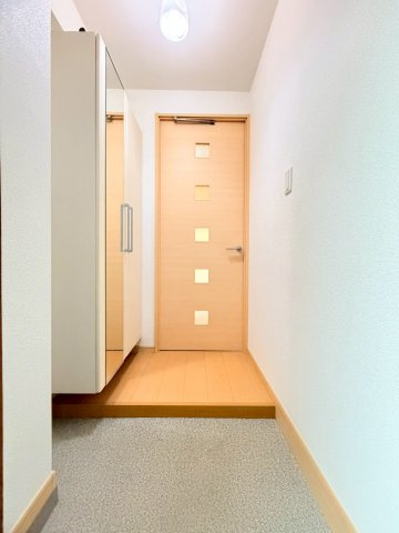 平井マンションの玄関