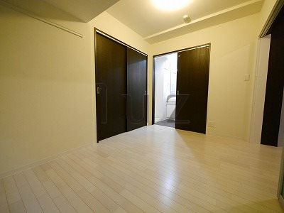 エフパークレジデンス横浜反町4281の寝室