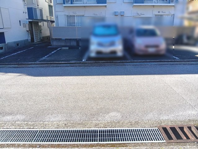 サンライフ西村Aの駐車場|カースペースがあります