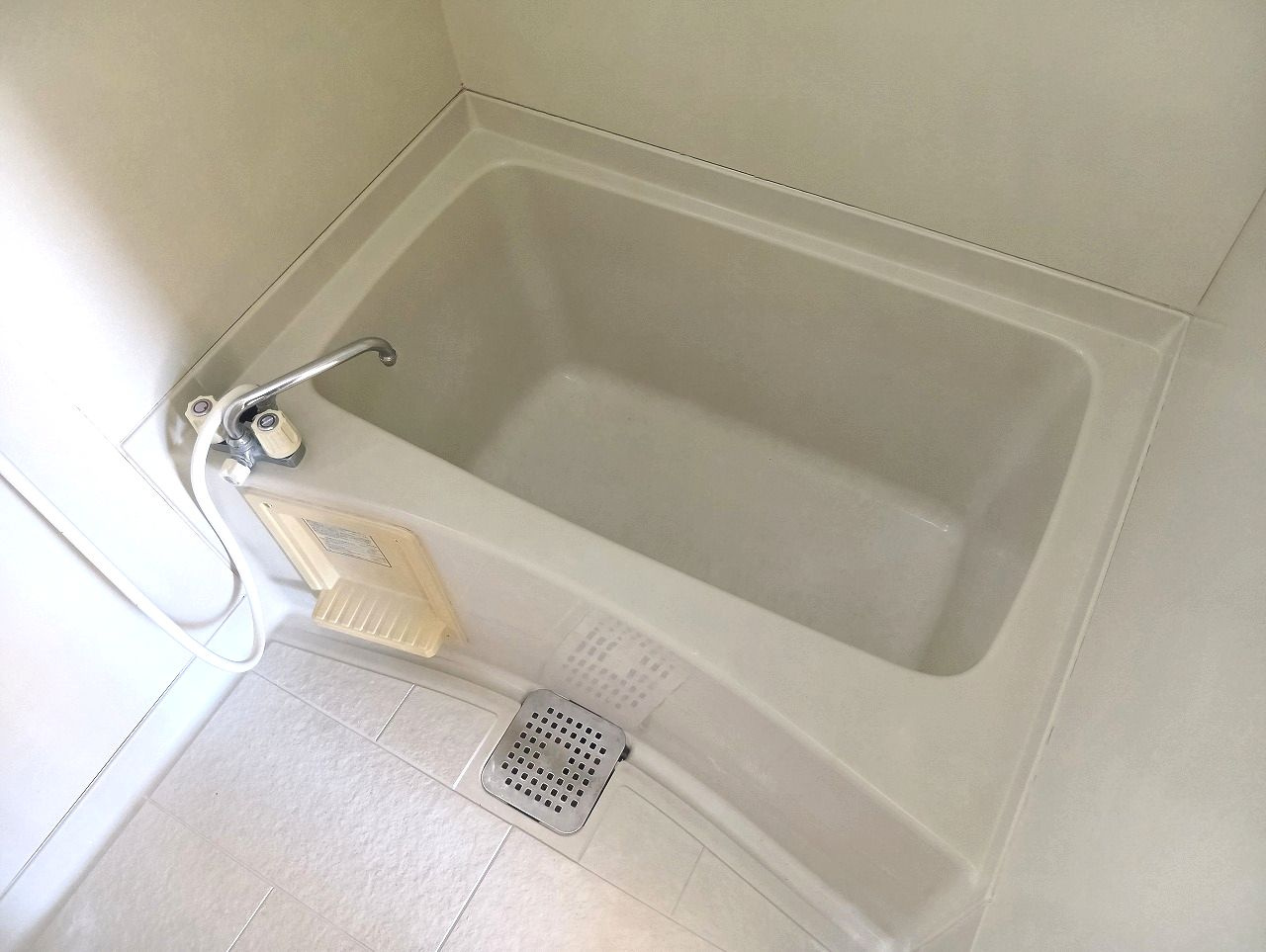 サンライフ西村Aの浴室|コンパクトで使いやすいお風呂です