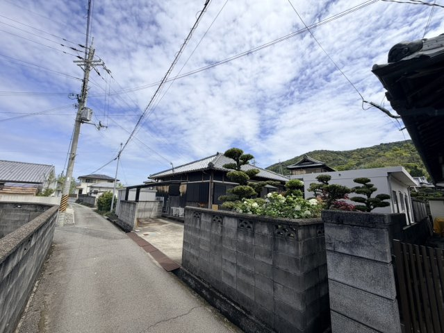 和歌山市禰宜・中古戸建・54818の前面道路含む現地写真
