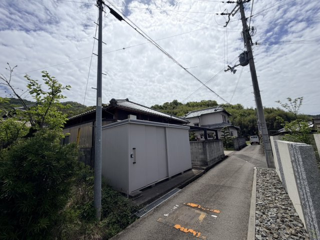 和歌山市禰宜・中古戸建・54818の前面道路含む現地写真