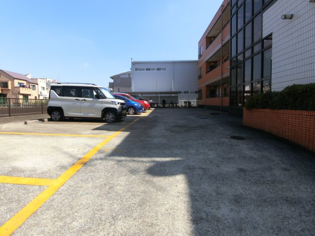 サンライズの駐車場