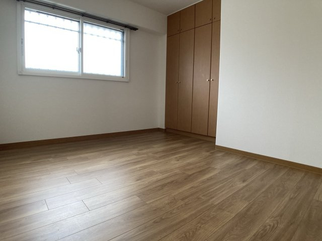 サーパス三輪の洋室