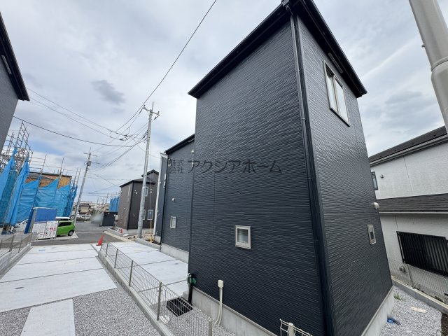 入間市高倉5丁目・全15棟　新築一戸建　5号棟の前面道路含む現地写真