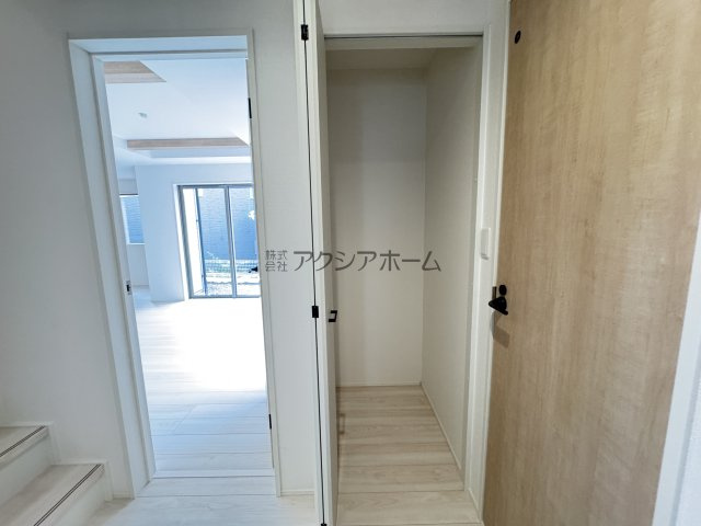入間市高倉5丁目・全15棟　新築一戸建　5号棟の収納|1階廊下収納