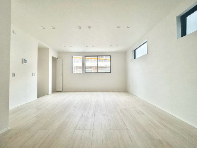 練馬区桜台4丁目　新築戸建の居間・リビング|2026.09.03撮影