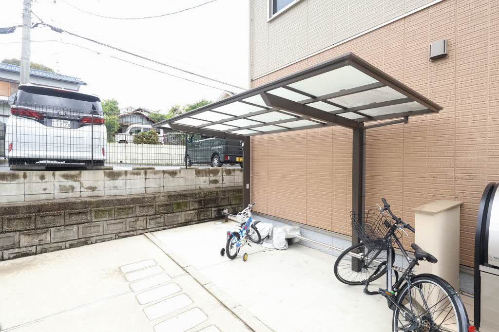 ミラベルK’sⅡの駐車場
