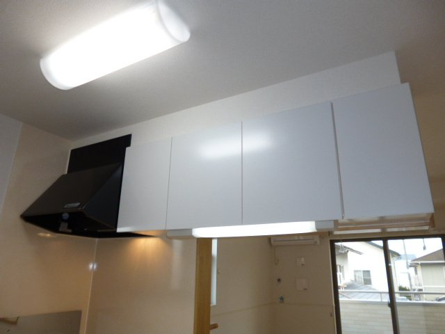 倉敷市真備町川辺のアパートのキッチン|キッチン上収納