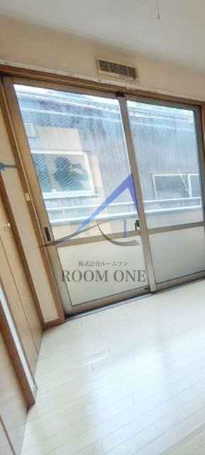 クローバー２番館の居間・リビング|洋室のお部屋です。