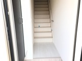 稲城市大丸のアパートの玄関
