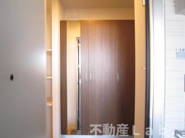 コンフォールの玄関