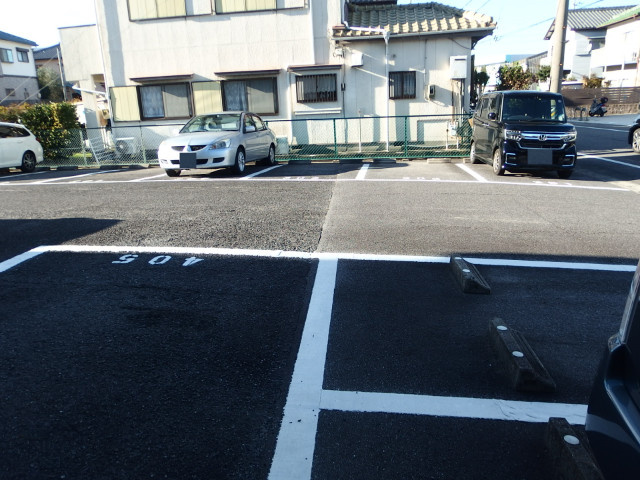 マンション稲葉の駐車場
